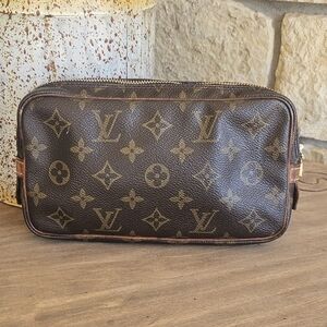 Louis Vuitton Women's Cosmetic Bag in Brown Monogram